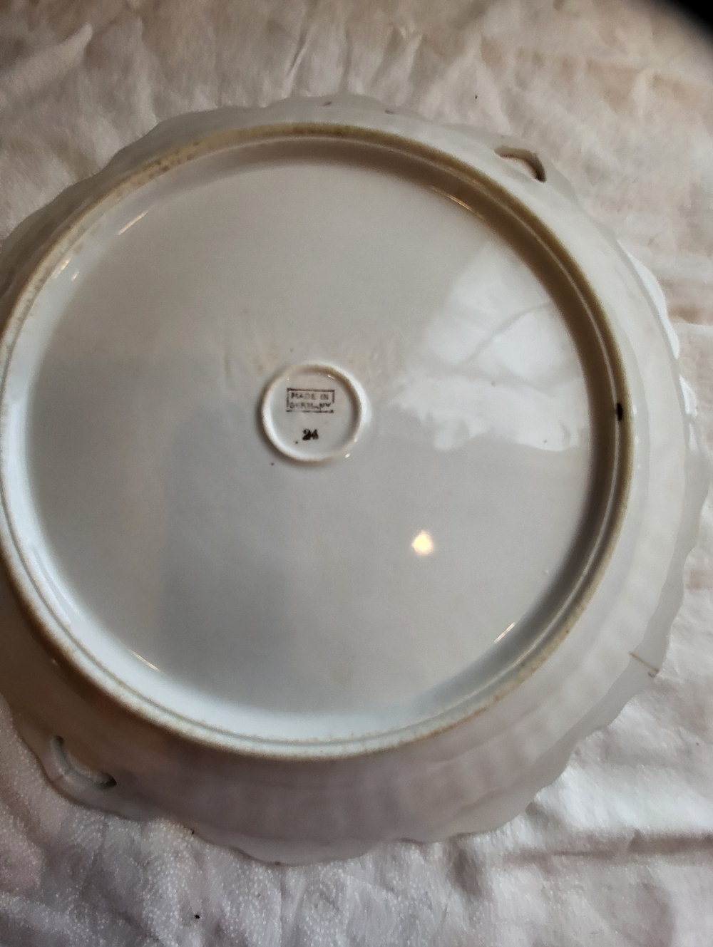 ANT. 1920s German Stamped Hand-Painted White Grapes 10 Inch Plate With Handles - Picture 13 of 13